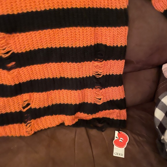 Sweater over sized striped sweater NEW with tags size LG - Picture 2 of 9